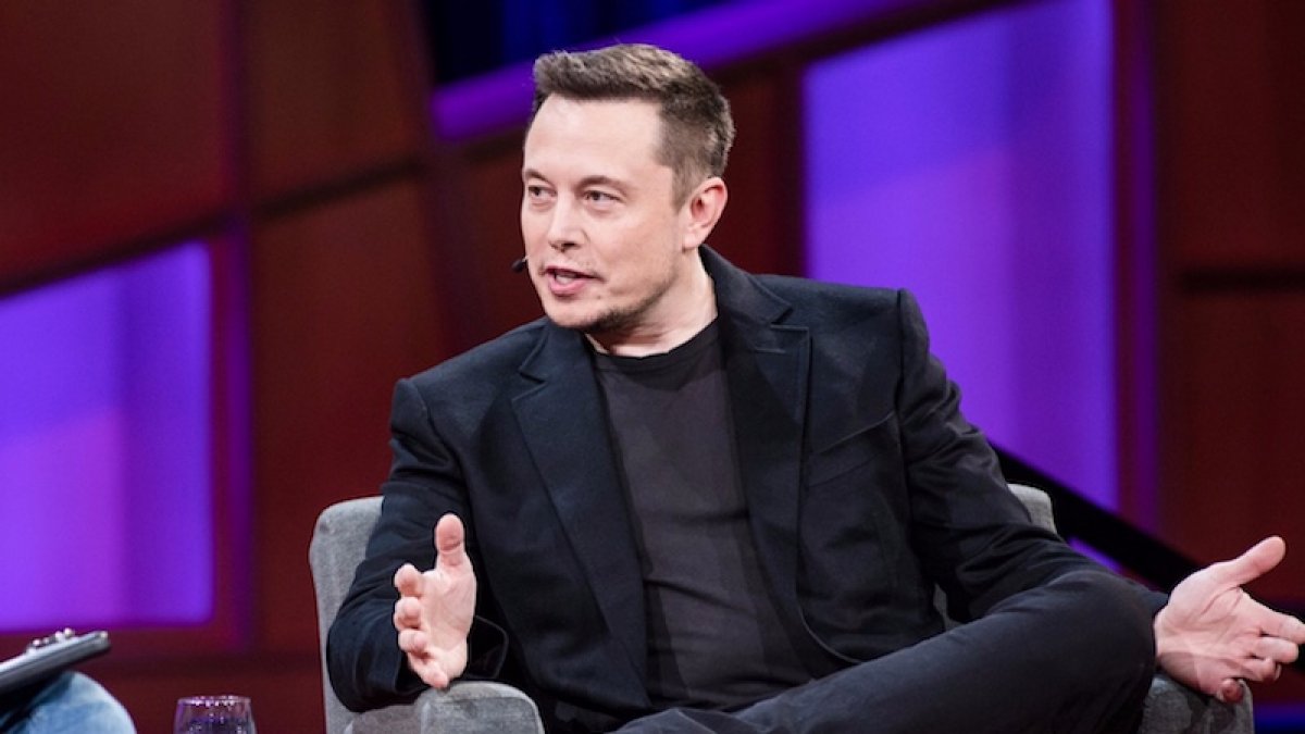 Elon Musk şirketini taşıyor