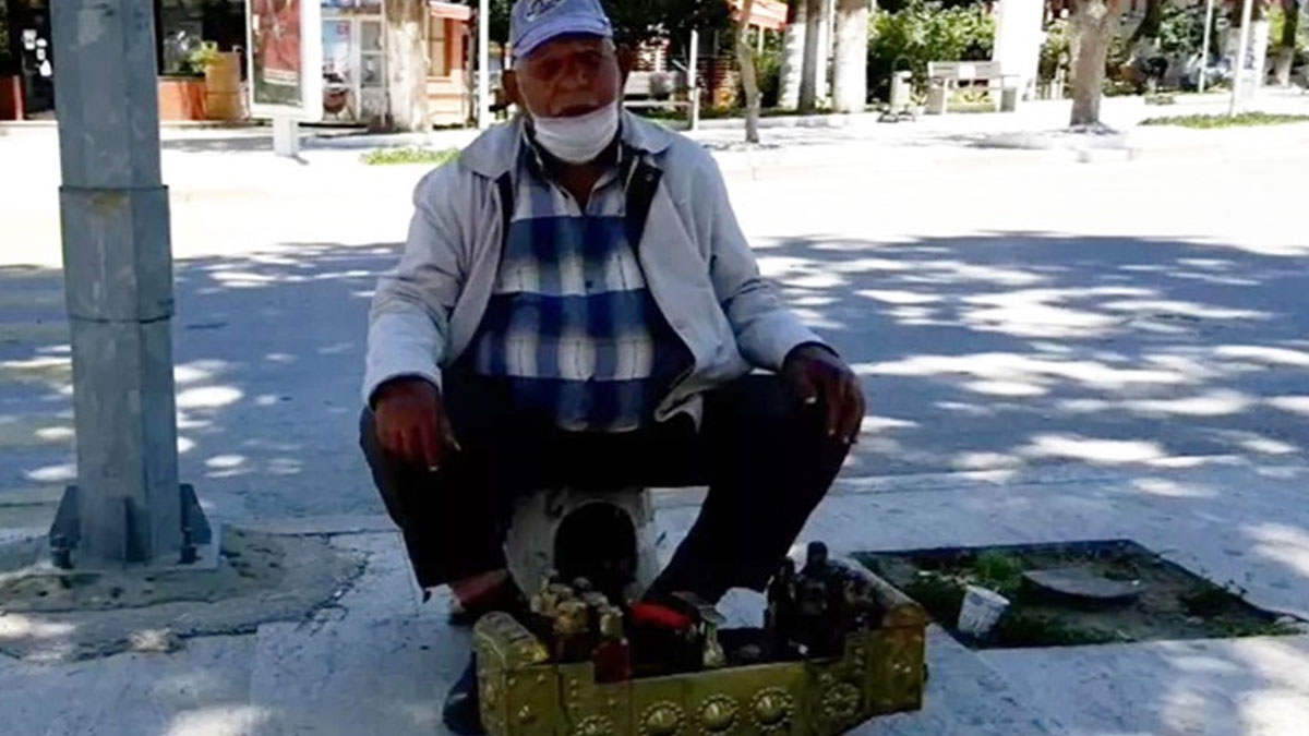 83 yaşındaki vatandaş, sokağa çıkabildiği saatlerini boya sandığının başında geçirdi