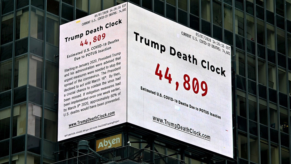 New York'ta meydana "Trump'ın ölüm saati" asıldı