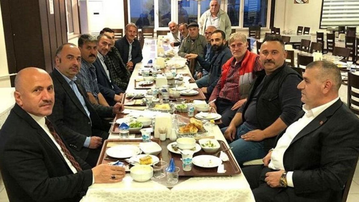 MHP'li başkan yasak dinlemedi, toplu iftar verdi