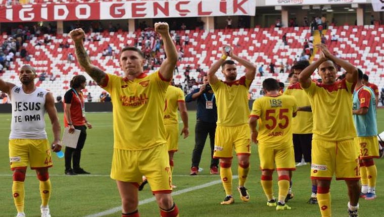 Sivasspor kendi sahasında Göztepe'ye 3-2 mağlup oldu