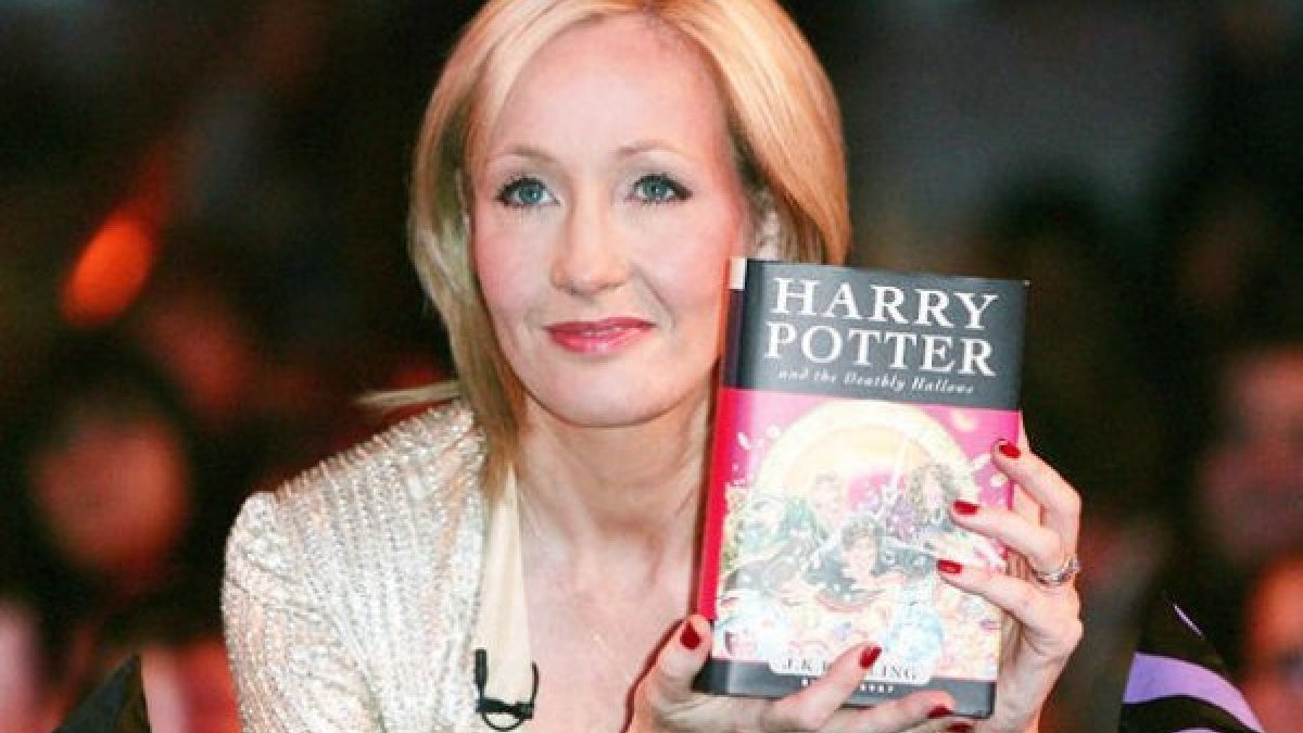 Harry Potter'ın yazarı yeni kitabını internetten ücretsiz yayımlayacak