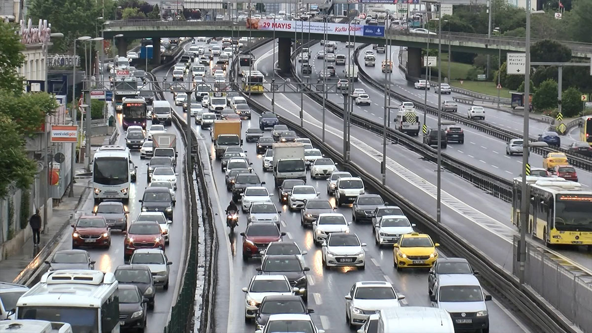 Sokağa çıkma yasağı sonrası İstanbul'da trafik durma noktasına geldi
