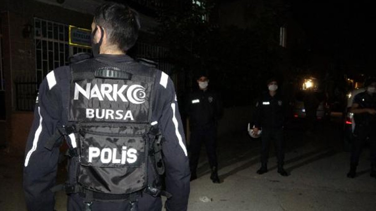 2 bin 500 polis operasyon düzenledi: 30 polis karantinaya alındı