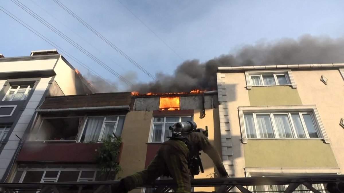 İstanbul'da üç binada yangın çıktı