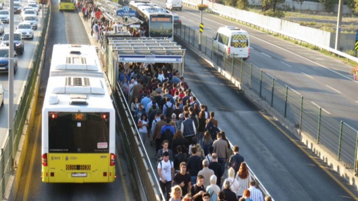 İstanbul'da son ayda toplu taşıma kullanımı arttı