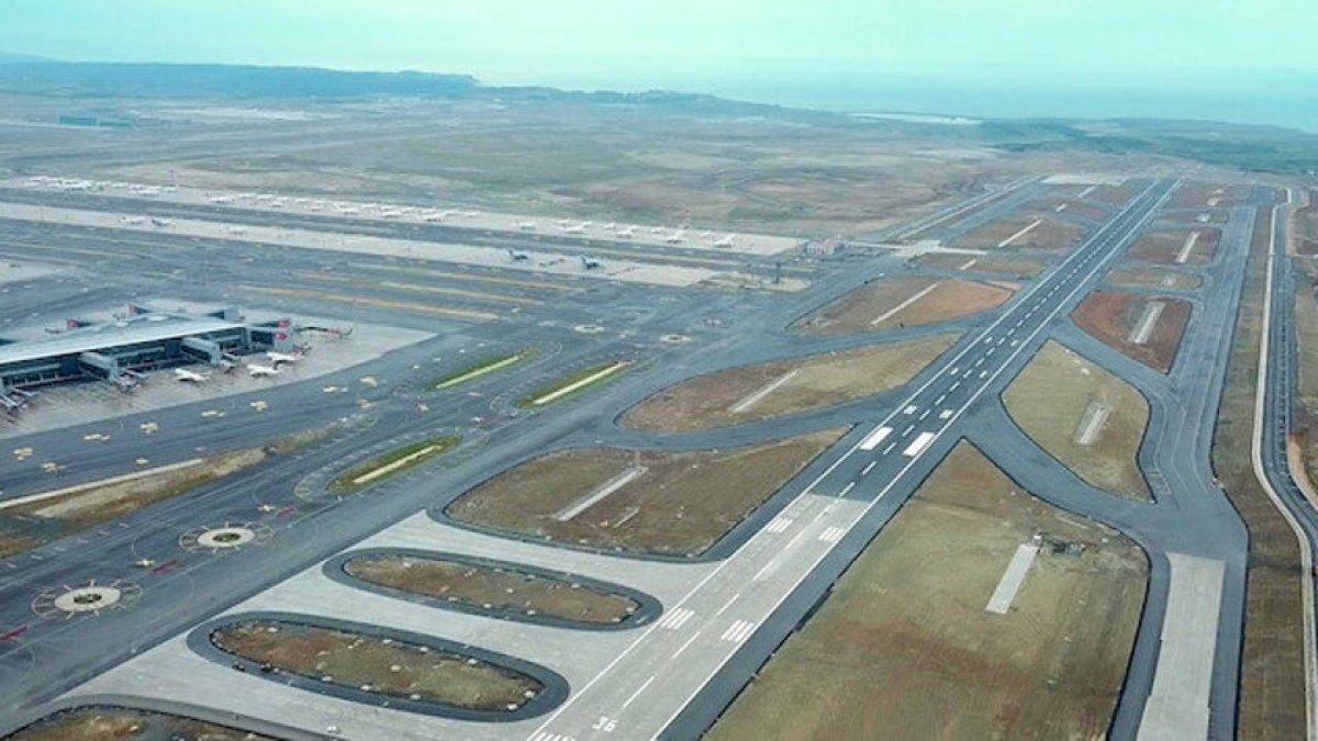 İstanbul Havalimanı'nın 3'üncü pisti açıldı