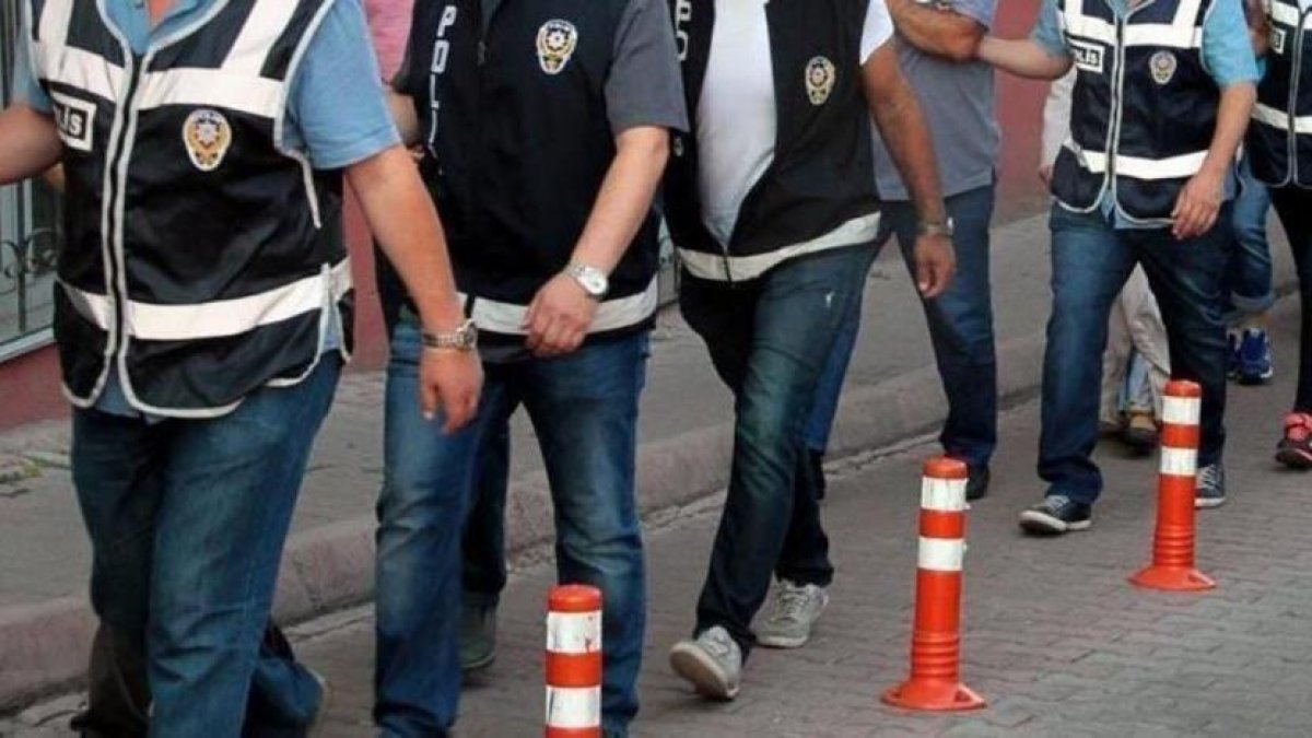 FETÖ operasyonları: 27 astsubay, 26 kadın gözaltına alındı