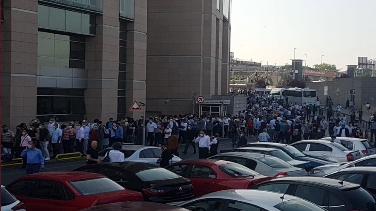 İstanbul Adalet Sarayı önünde uzun kuyruklar oluştu