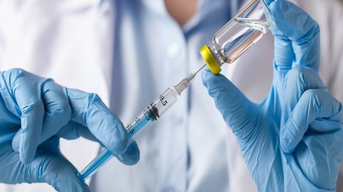 Bilim Kurulu Üyesi Öztürk'ten aşı açıklaması