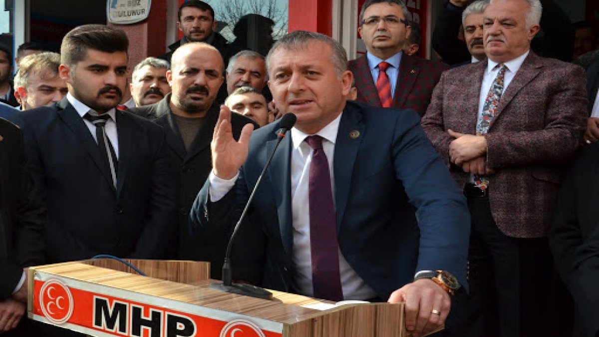 AKP'den MHP'ye geçen isim görevinden istifa etti