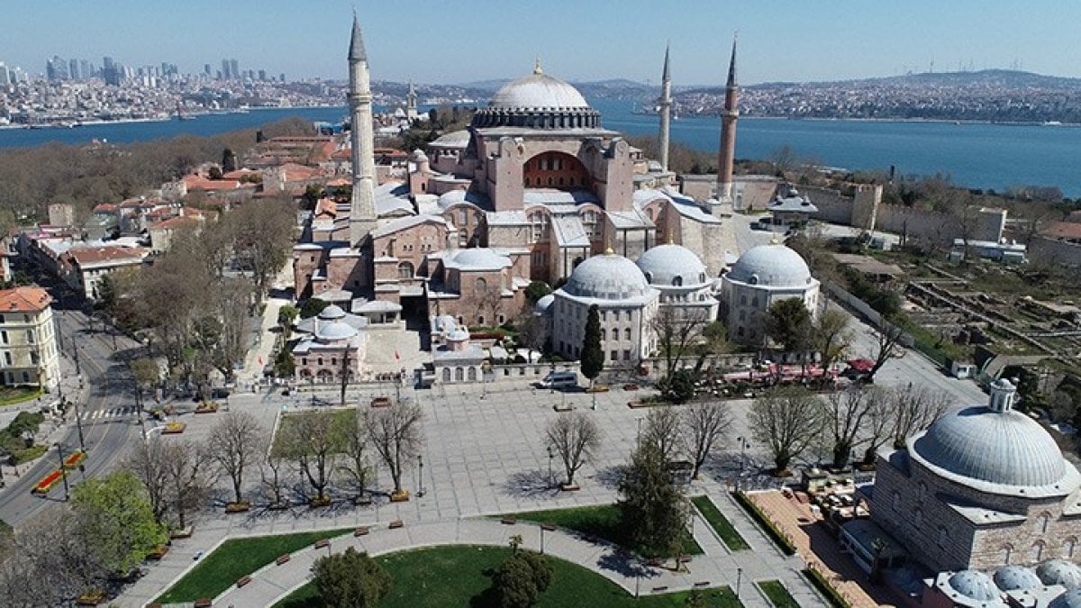 Financial Times'tan Ayasofya değerlendirmesi: Erdoğan’ın dini lider olma çabasına katkı sağlıyor