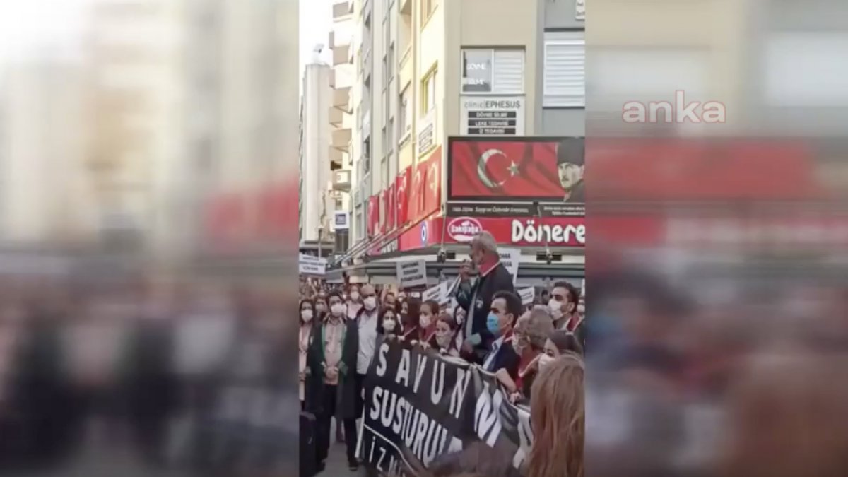 İzmir’de avukatlara polis engeli-VİDEO