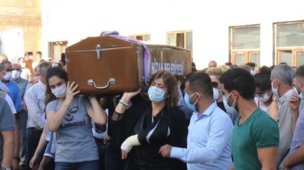 Pınar Gültekin’in cenazesini kadınlar taşıdı