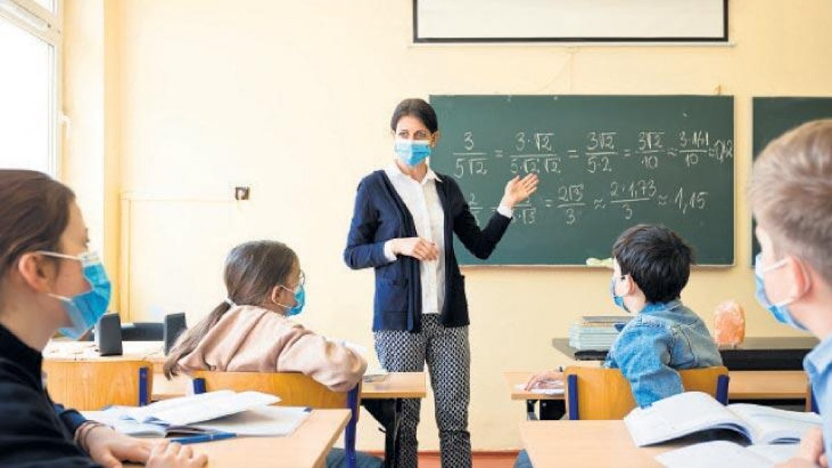 Bilim Kurulu Üyesi Tezer'den okulların açılmasına ilişkin açıklama
