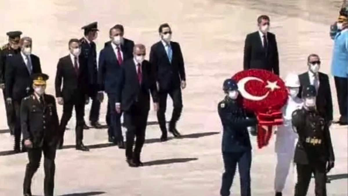 YAŞ öncesi Anıtkabir ziyareti: Erdoğan deftere ne yazdı?