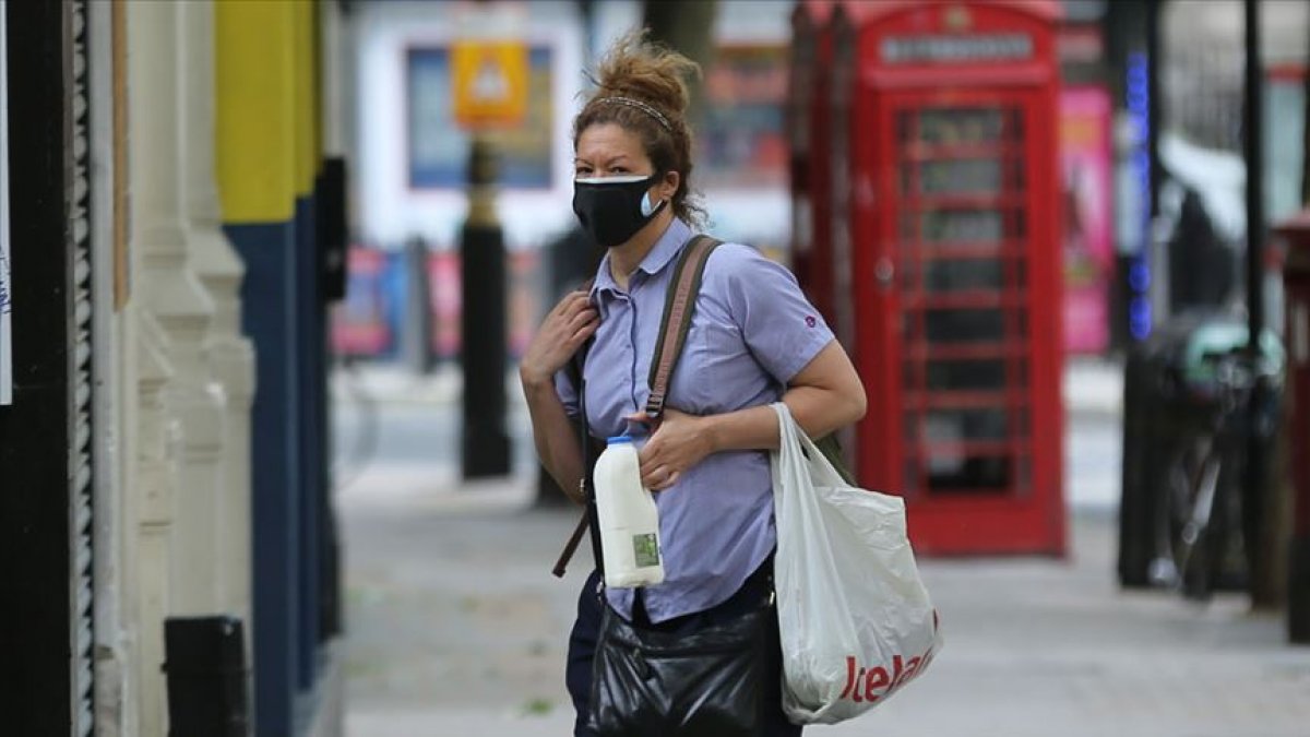 İngiltere'de maske zorunluluğu getirildi