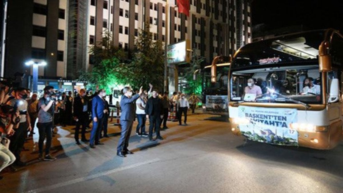 AKP'li belediye 1453 kişiyi Ayasofya'ya götürdü