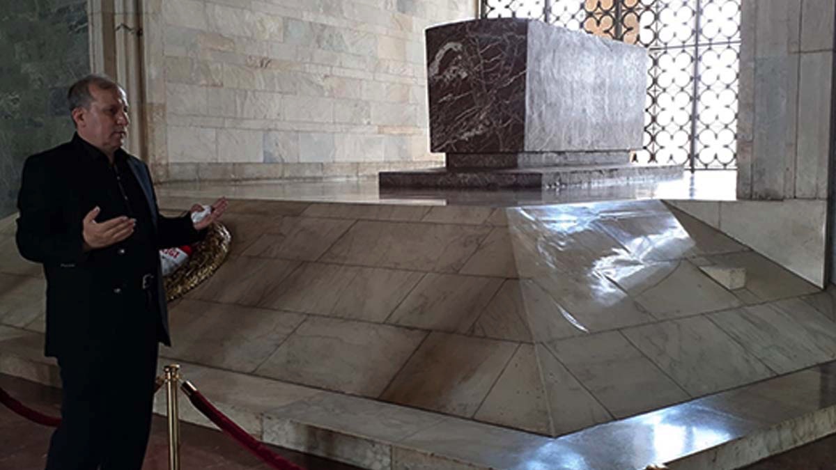 Atatürkçü İlahiyatçılardan Erbaş'a Anıtkabir'de tepki