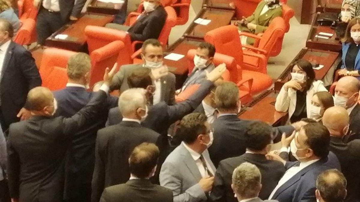 AKP’li Eronat'ın hakaret etti, AKP-MHP ceza almasına engel oldu