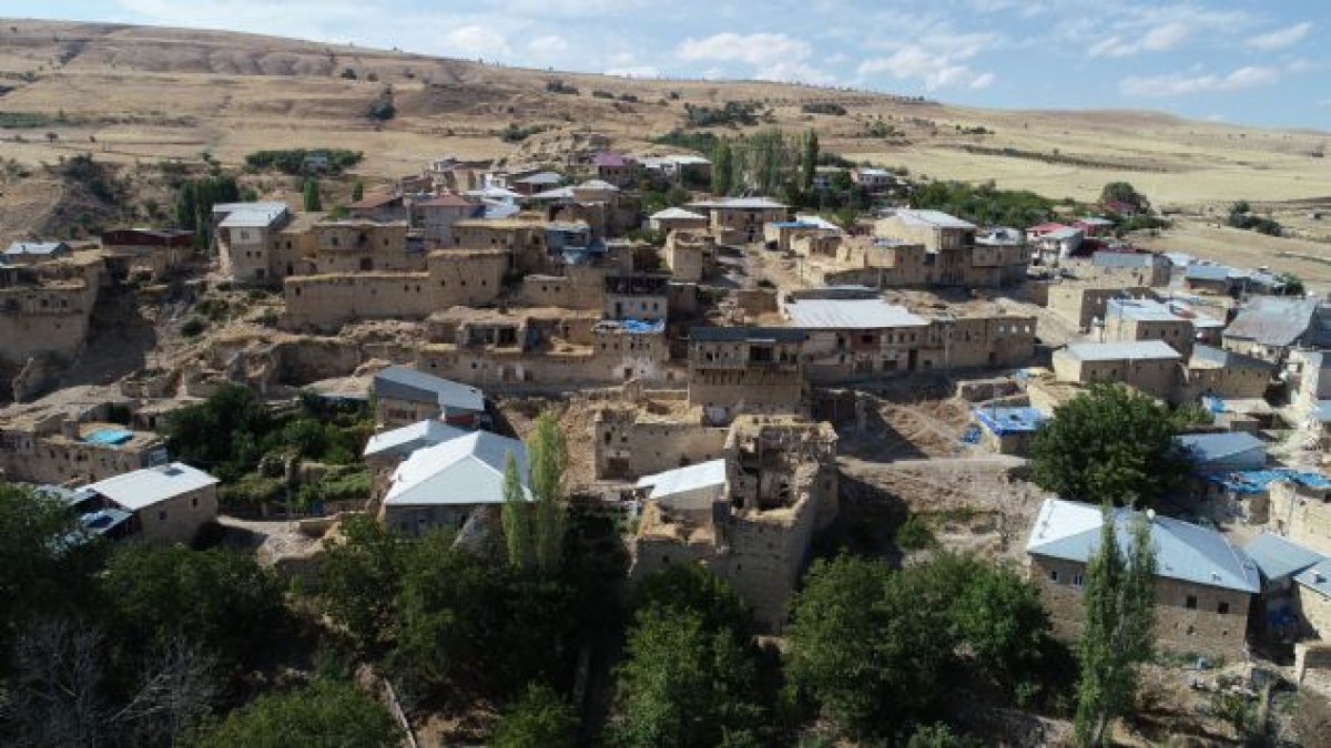 8 kişi hastaneye kaldırıldı: Köy karantinada