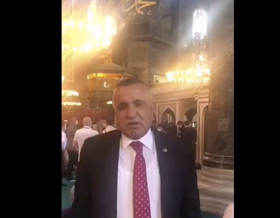 Ayasofya’da maskesiz duran AKP’li vekil koronavirüse yakalandı