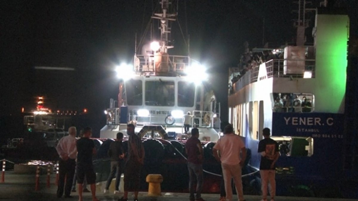 Feribot arızalandı: Yolcular deniz ortasında mahsur kaldı
