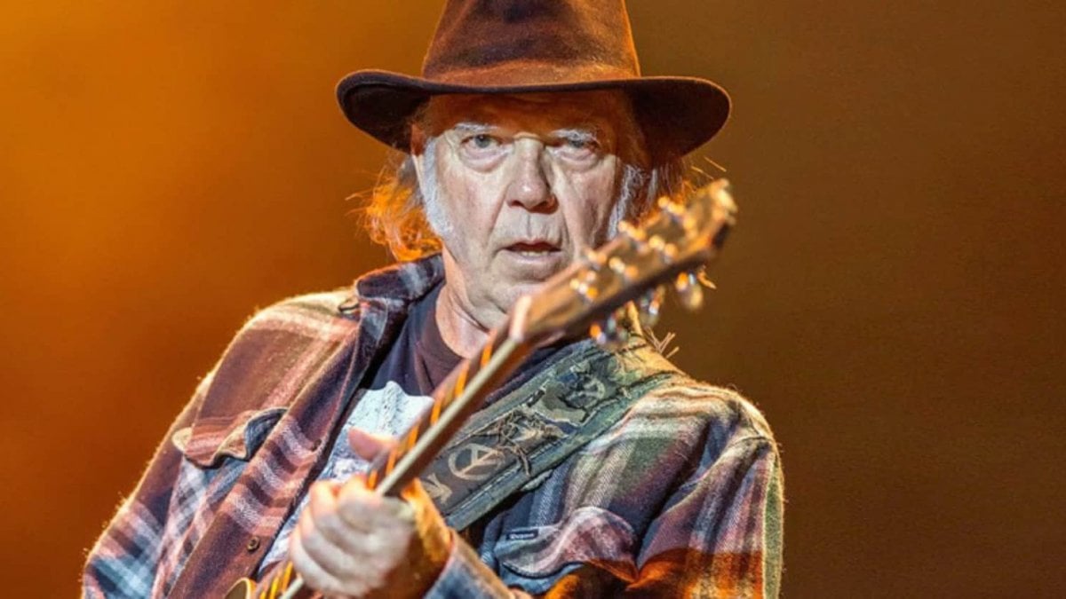 Neil Young, şarkılarını izinsiz kullanan Trump'a dava açtı