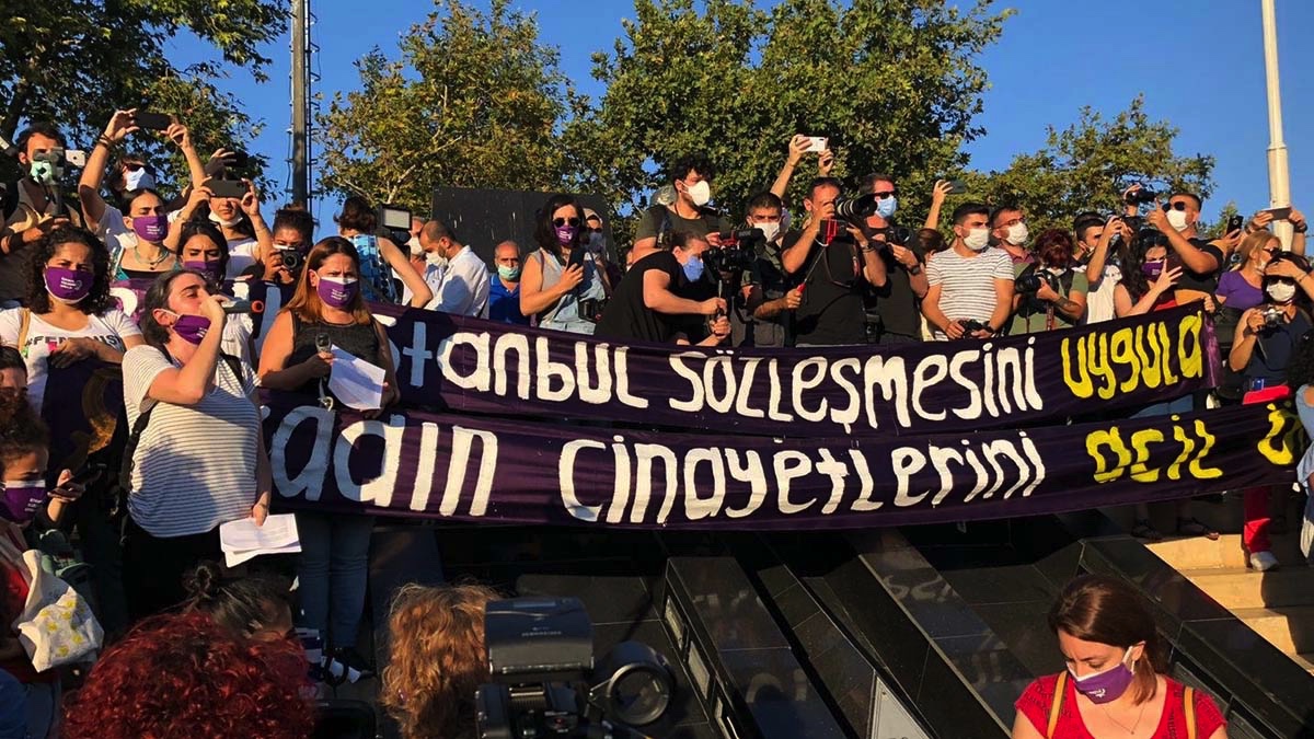 Kadınlar İstanbul Sözleşmesi için sokaklarda