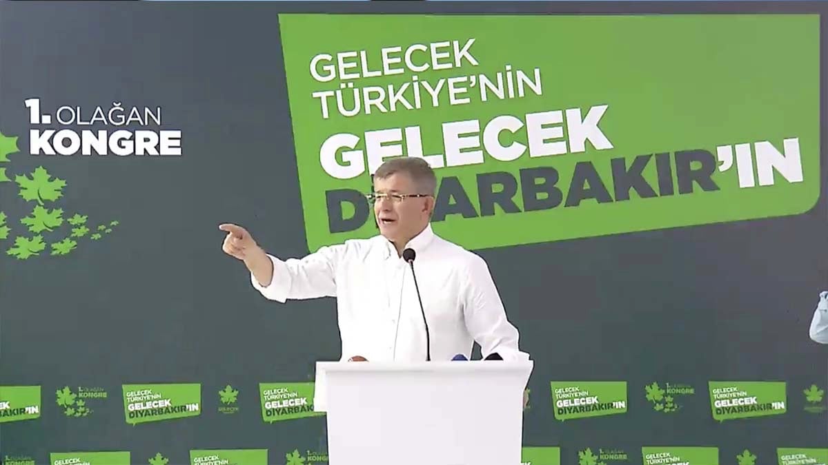 Davutoğlu Diyarbakır'da konuştu: İlk seçimde iktidarız