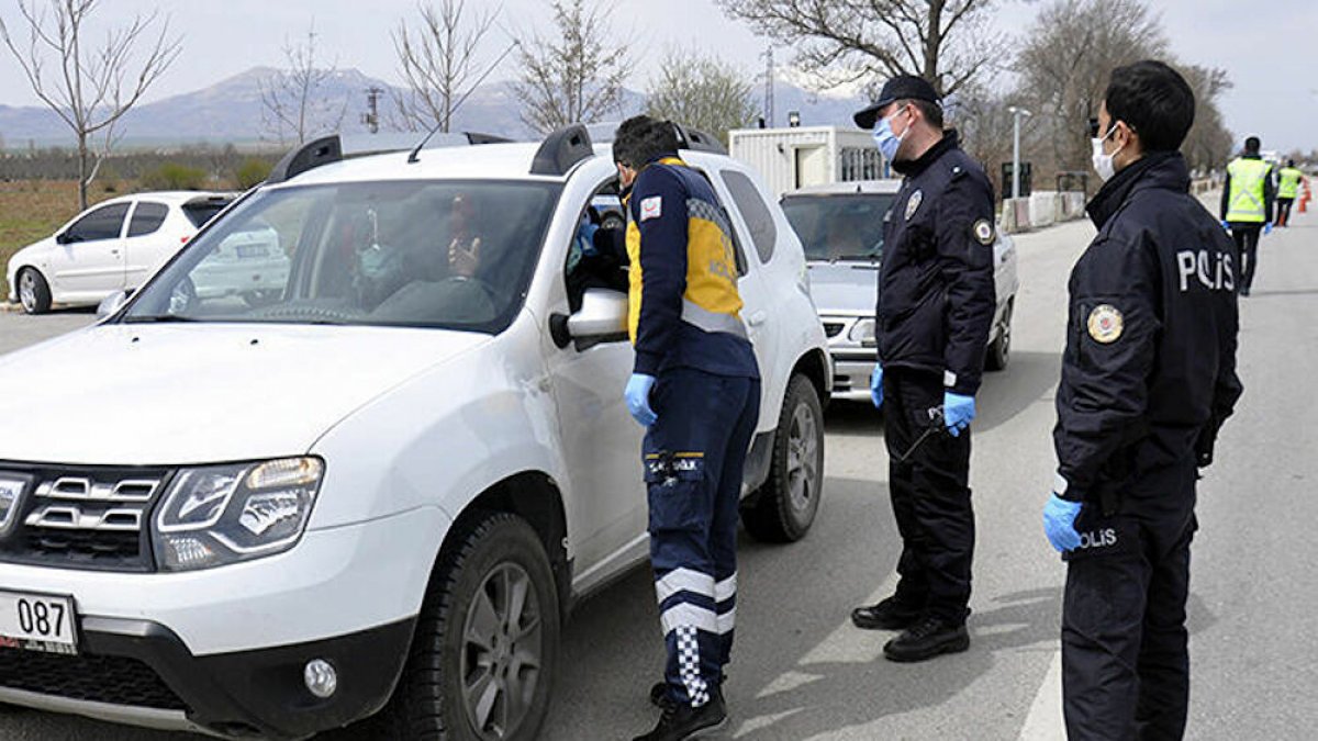 İstanbul'daki denetimlerde koronavirüs tespit edilen 3 kişi yakalandı