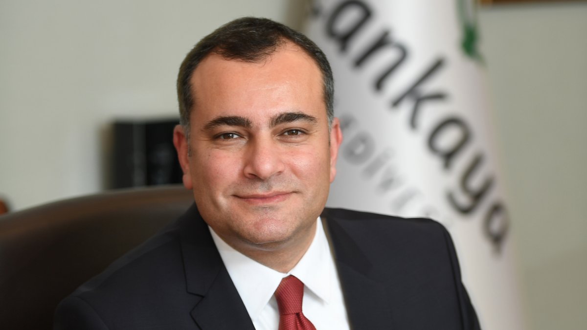 Çankaya Belediye Başkanı Alper Taşdelen makam aracını satışa çıkardı