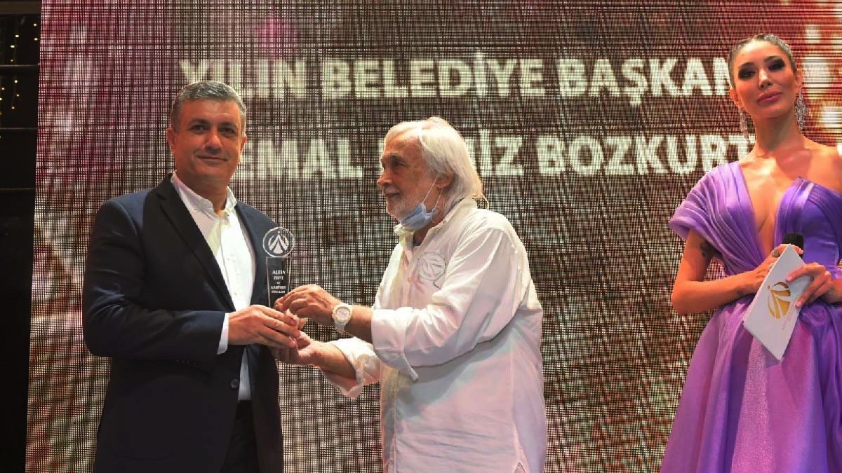 Esenyurt Belediye Başkanı Bozkurt yılın belediye başkanı seçildi