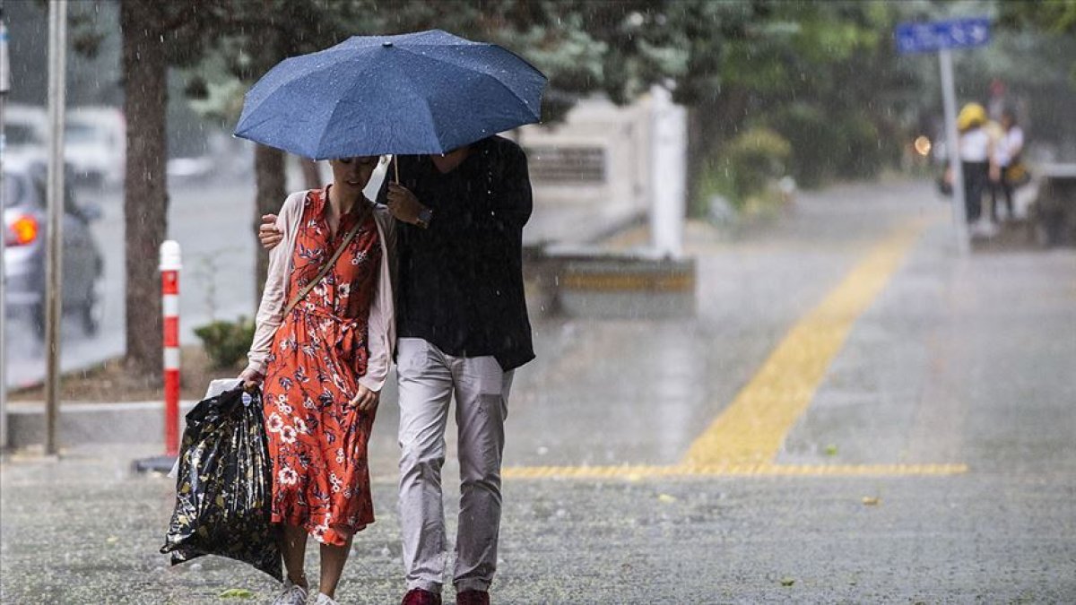 Meteorolojiden birçok kente sağanak yağış uyarısı: Yarın öğleden sonraya dikkat