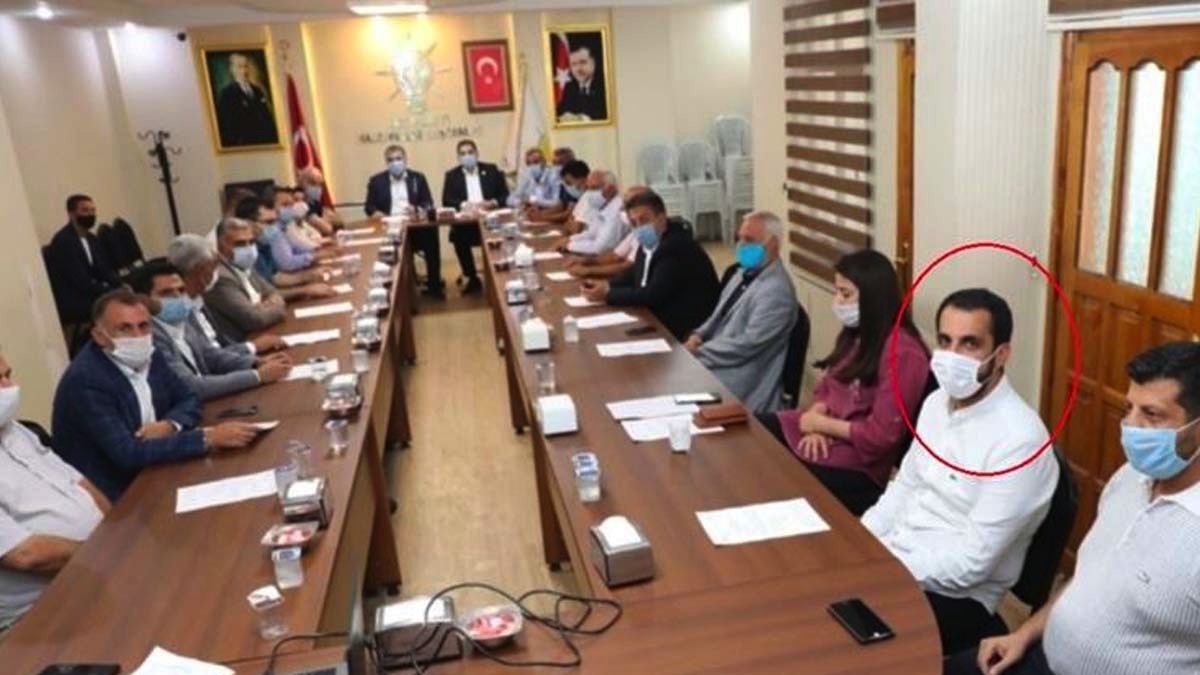 Jakuziden “Lan fakirler” diye seslenen AKP’li başkan görevine devam ediyor