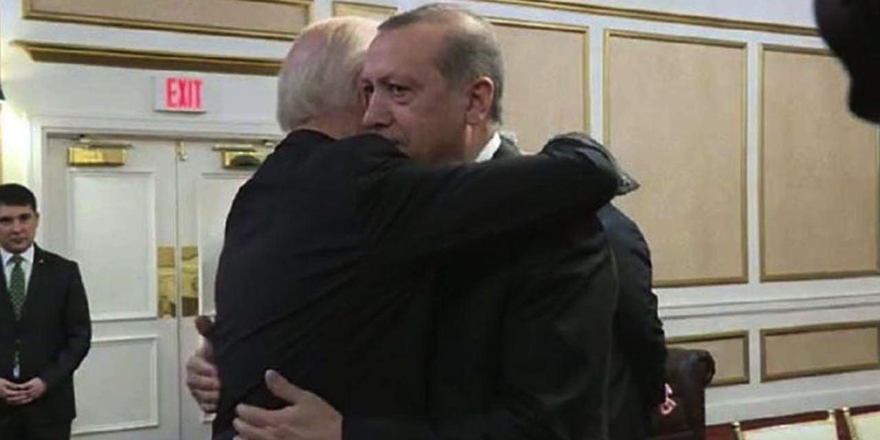 Biden ve Erdoğan'ın sarıldığı poz gündeme geldi
