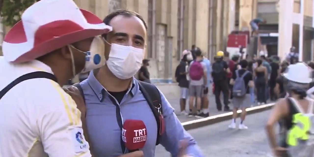 Canlı yayında TRT muhabirini öptü - VİDEO