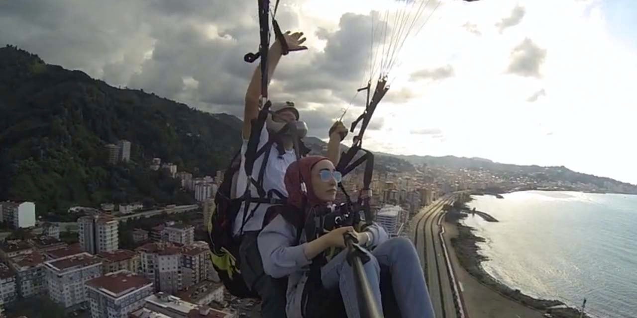 Polis helikopteri yamaç paraşütçülerine mecburi iniş yaptırdı