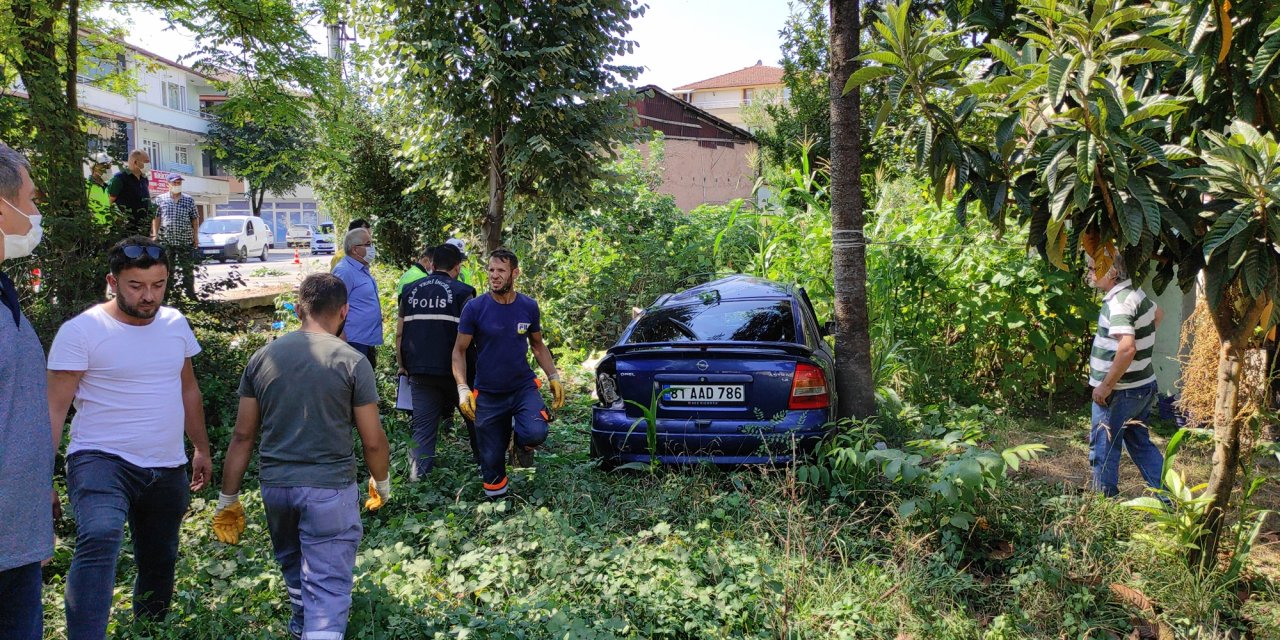 Motosikletteki 3 kişi, metrelerce savruldu