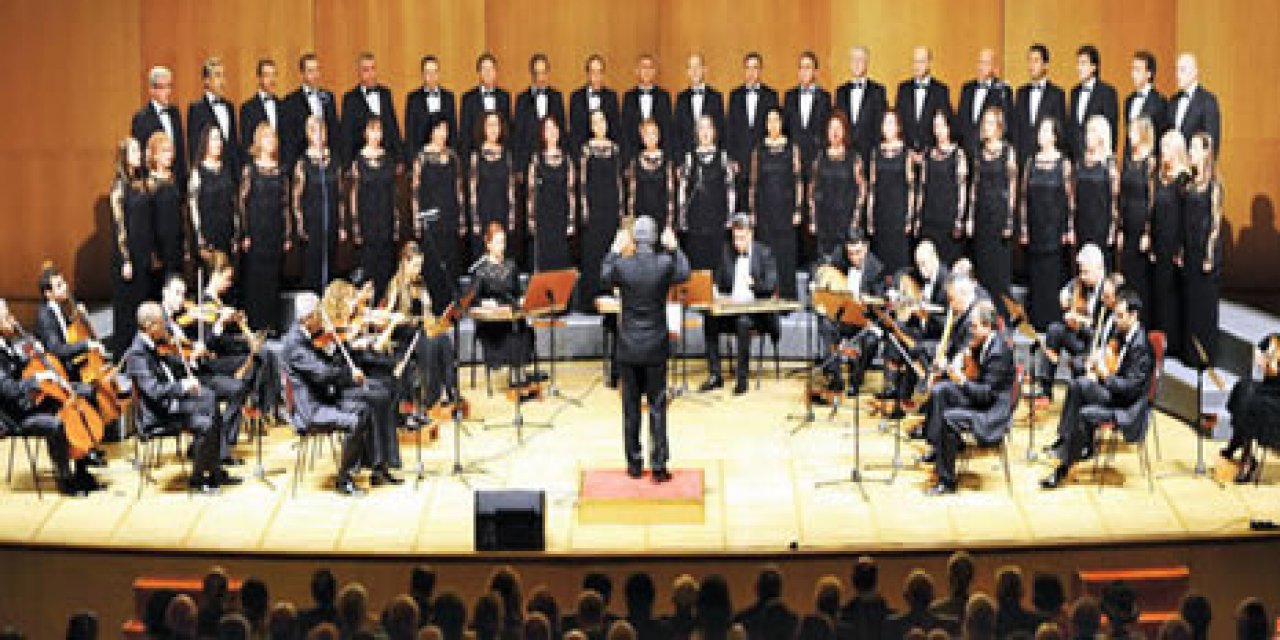 Ankara Devlet Klasik Türk Müziği Korosu Müdürü'nden 'iç çamaşırlı' mesaj