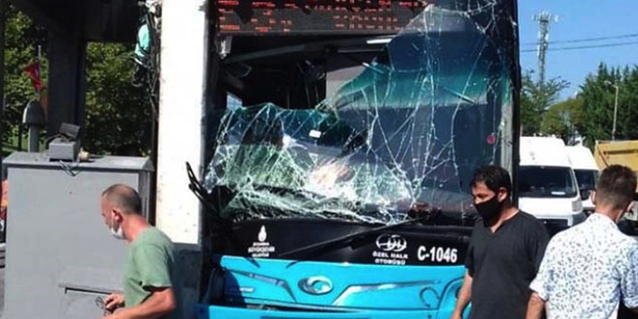 İstanbul'da otobüs gişeye çarptı: En az 15 yaralı