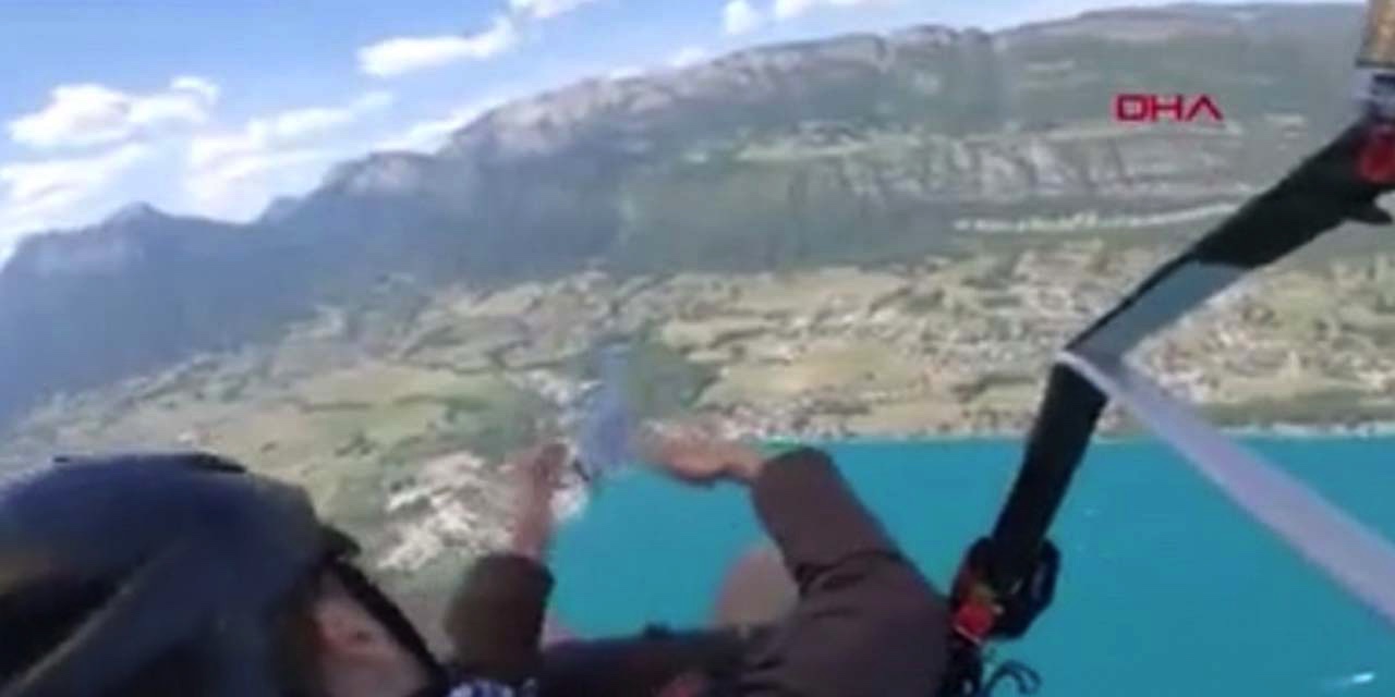 Yamaç paraşütü yaparken telefonunu düşürdü-VİDEO
