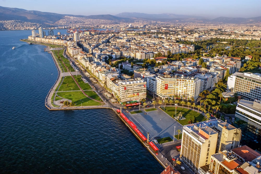 İzmir'de koronavirüs nedeniyle tüm etkinlikler iptal