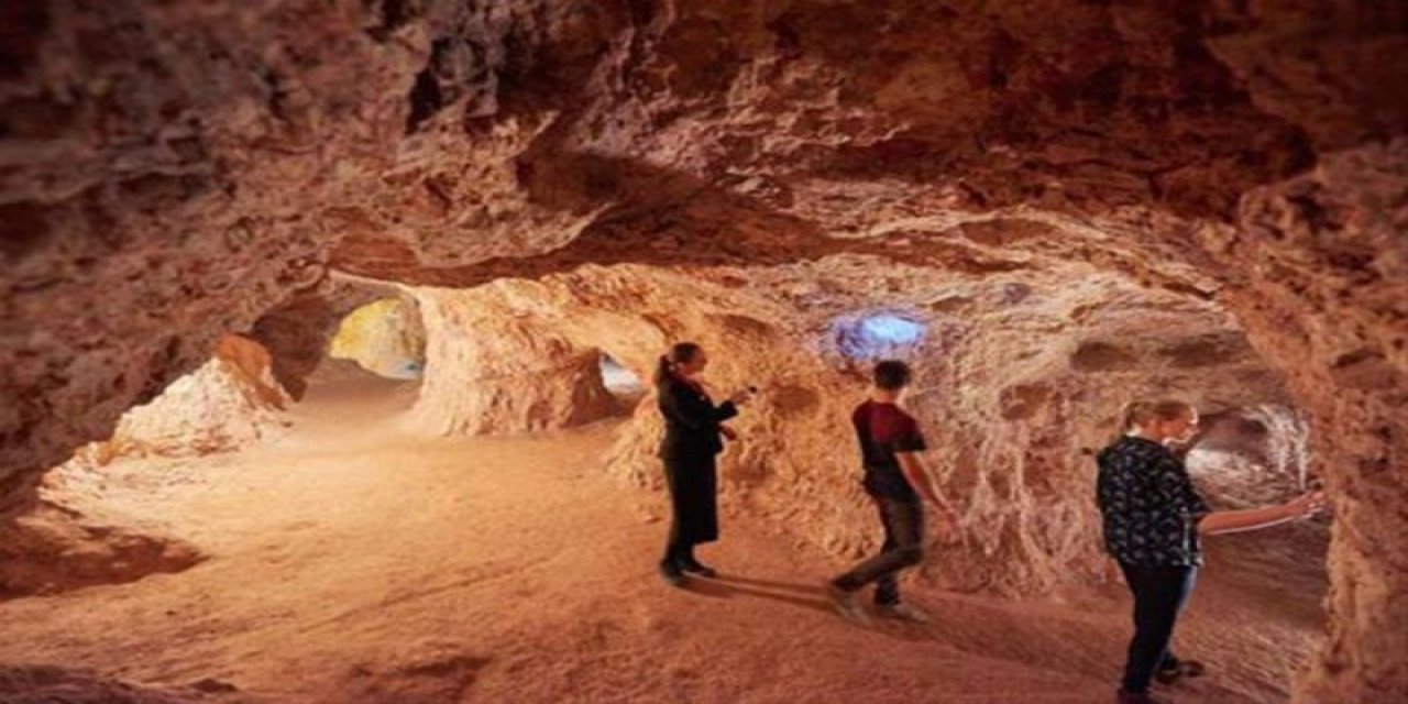 46 bin yıllık tarihi mağarayı patlatmasının ardından istifa etti