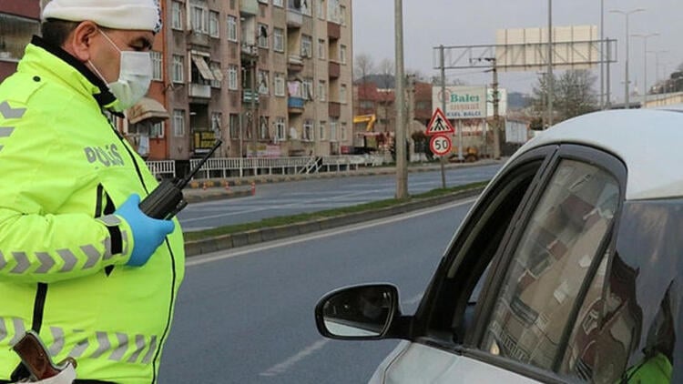 Özel araçlarda da maske takma zorunluluğu geliyor: Bir kentte başladı