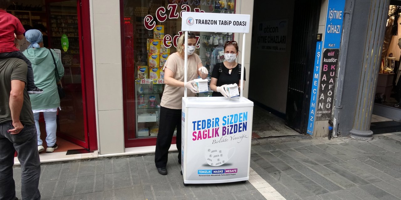 Trabzon Tabip Odası ücretsiz maske dağıttı
