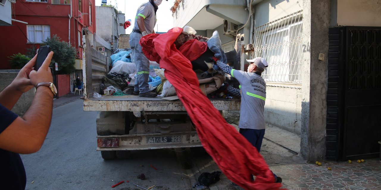 Adana'da, evden 11 kamyon çöp çıktı