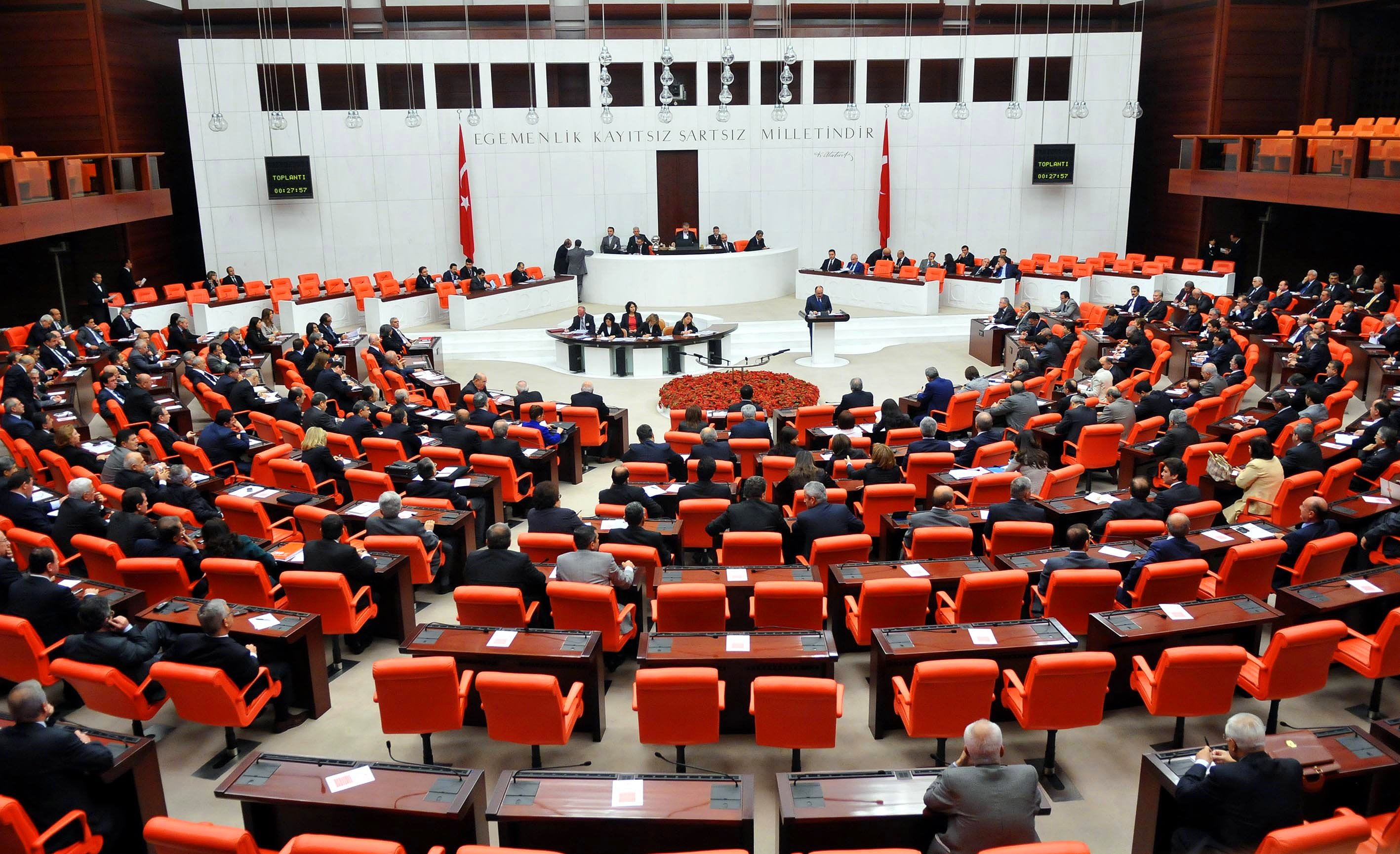 Meclis AKP'ye çalıştı