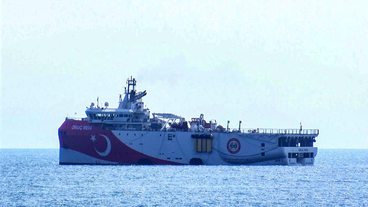 Dün açıklanan Navtex sonrası, Oruç Reis Antalya Limanı'ndan ayrıldı