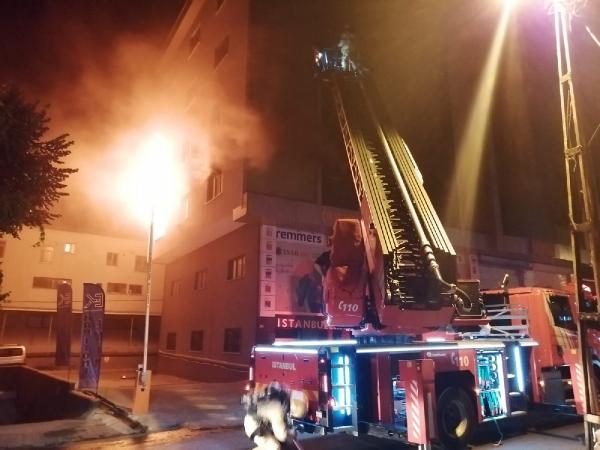 İstanbul'da iş yerinde yangın
